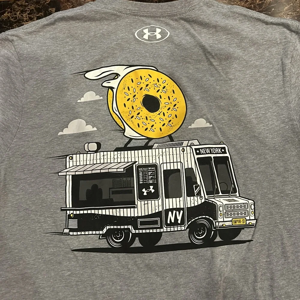 UA graphic tee size S - Picture 3 of 3